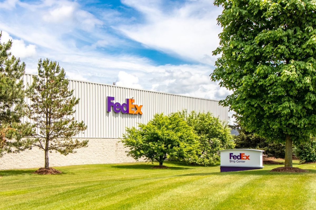 Federal Express facility, Auburn Hills, Michigan